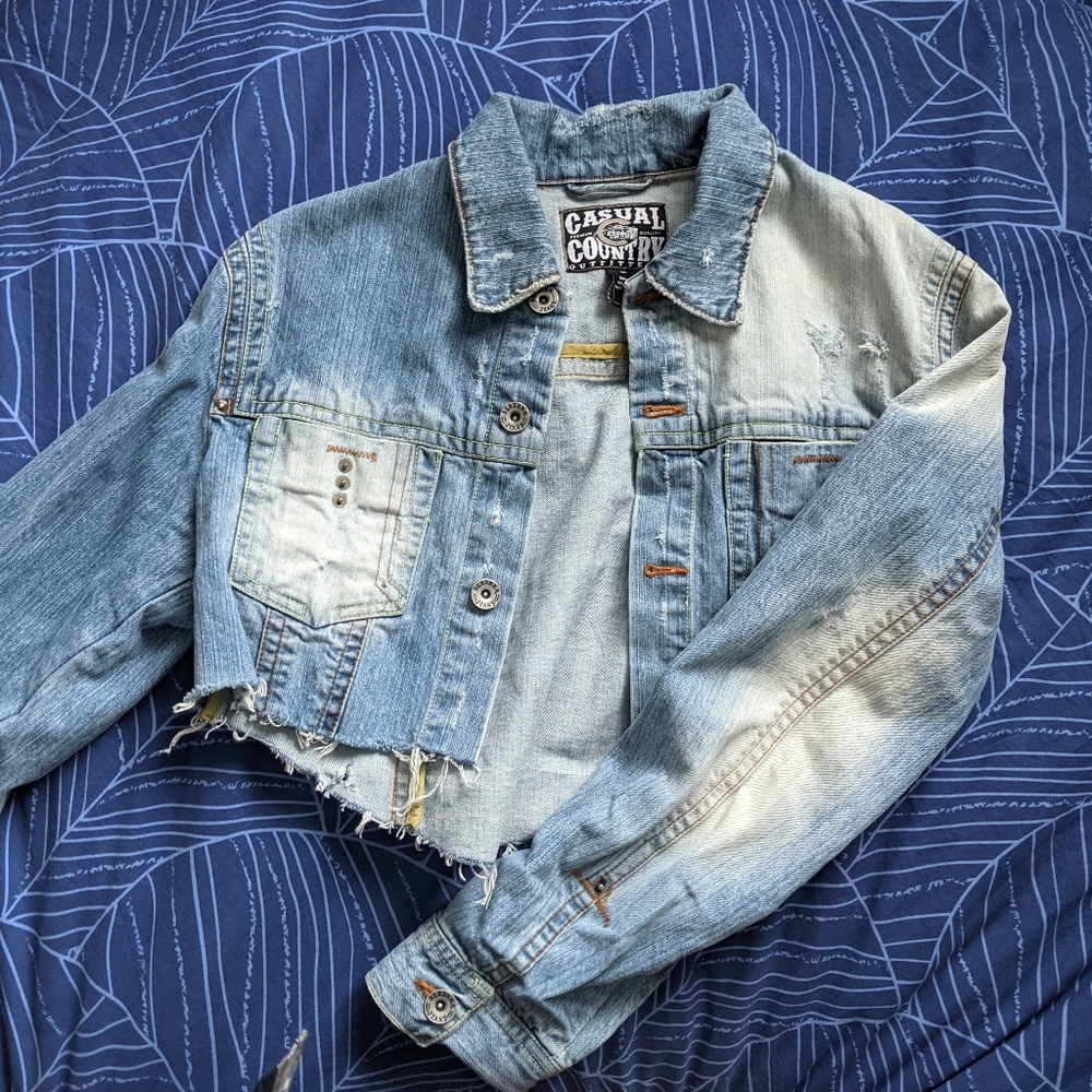 VINTAGE Distressed Cropped Jean Jacket